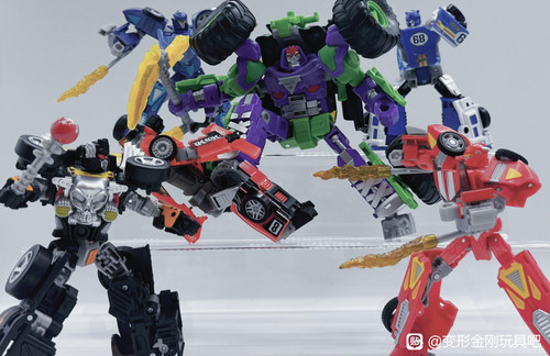 Transformers Collaborative Monster Jam Grave Digger In Hand Images 05