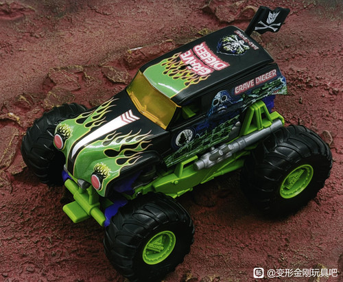 Transformers Collaborative Monster Jam Grave Digger In Hand Images 02