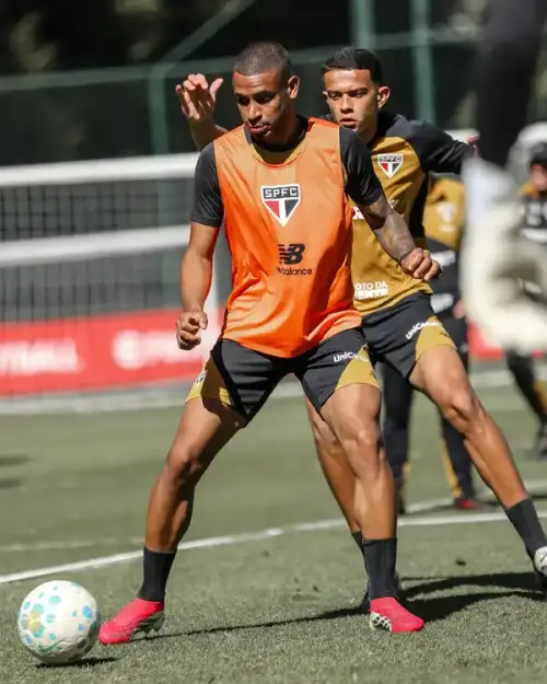UM RIVAL PARA CALLERI! São Paulo busca novo camisa 9 para brigar por posição no ataque
