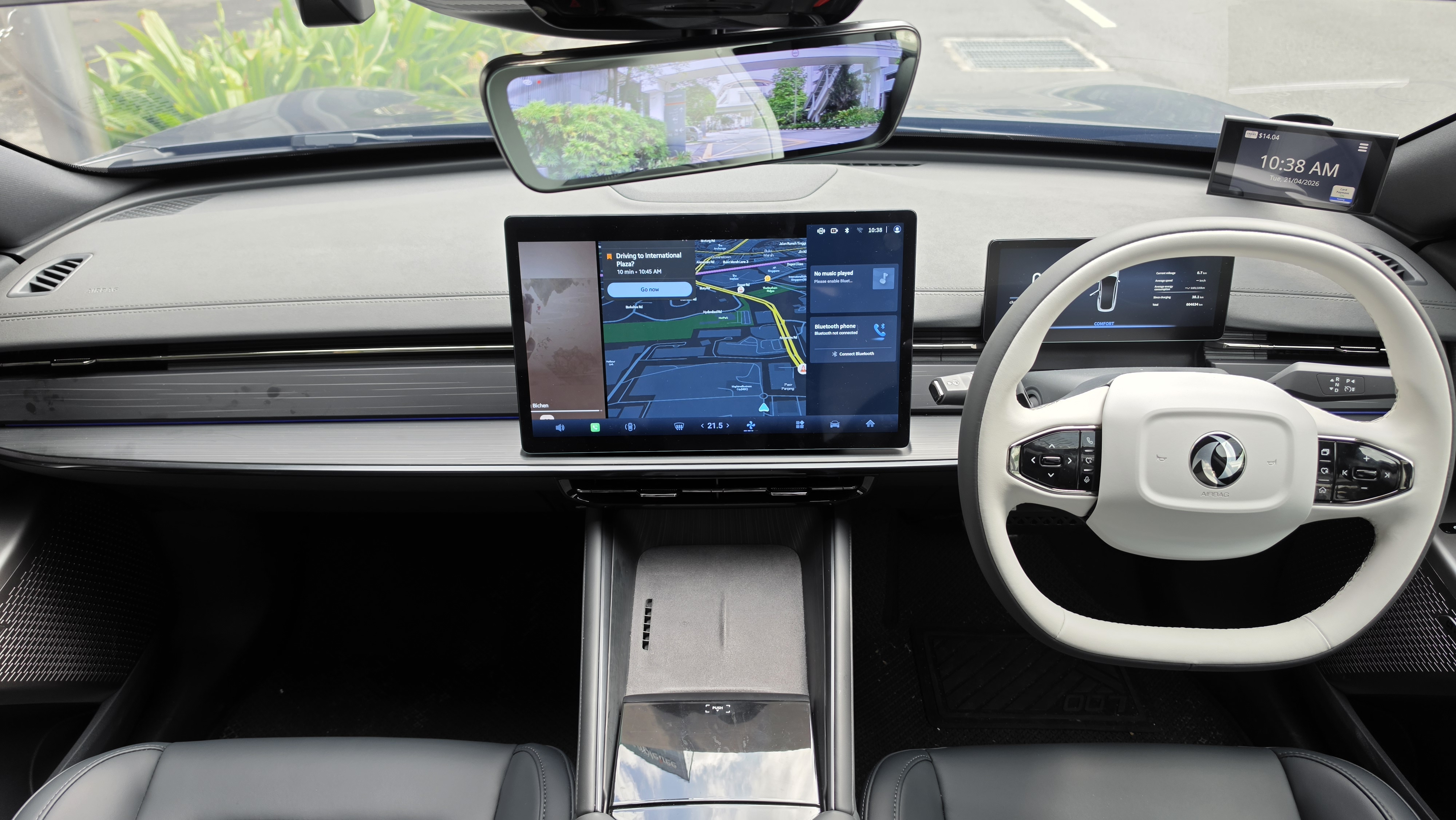 Dongfeng 007 dashboard and digital rear view mirror