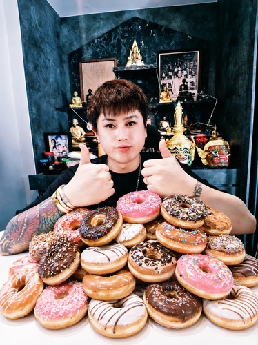 donuts instead of money.png