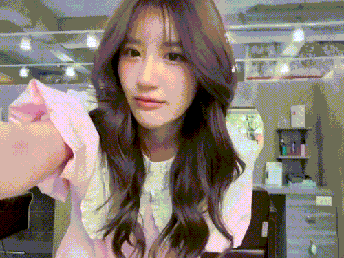 Chompoo 050726 2.gif