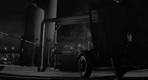 Spider Noir.S01E01.Step.Into.My.Office.Authentic.BW.2160p.AMZN.WEB DL.CZ EN.DD+5.1.Atmos.DoVi.HDR.H..jpg