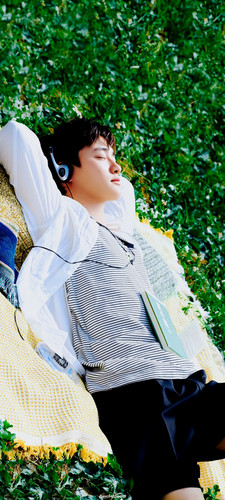 this station summer kyungsoo 2 lock Edit.jpg