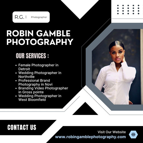 Female Photographer in Detroit.jpg
