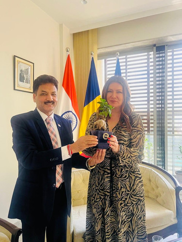 Dr Ranjeet Mehta CEO PHDCCI and Sena Latif, the Ambassador of Romania to India.jpg