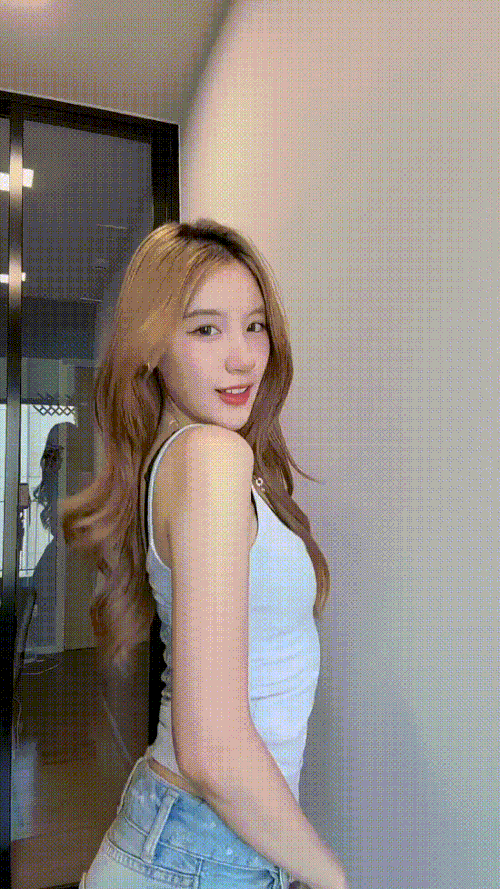 Chompoo 260826.gif