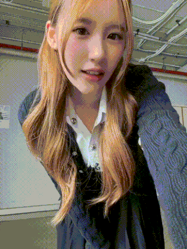 Chompoo 270826.gif