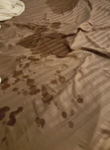 bettlaken squirt sperma nach gangbang 220x300.jpg