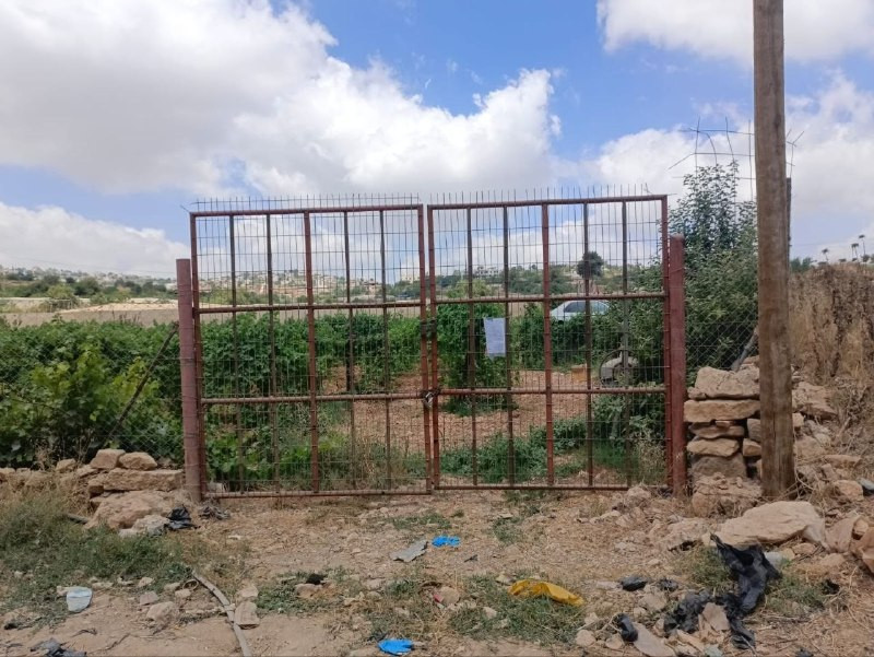 صورة| الاحتلال يخطر بهدم آبار زراعية في منطقة الثغرة شمال بلدة بيت أمر شمال الخليل...