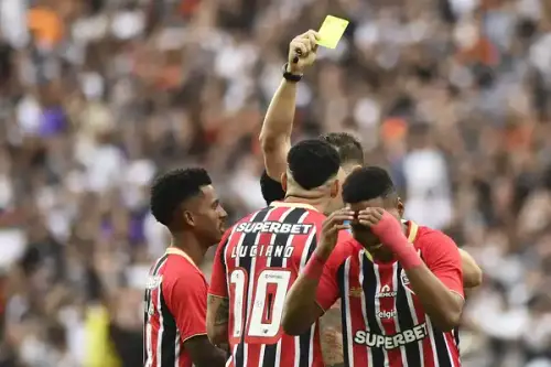 ELENCO INDISCIPLINADO? Principais jogadores do São Paulo em cartões em 2026
