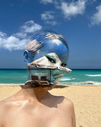 Korean Artist Goes Viral For Transforming Herself Into Mind Bending Optical Illusions Without Any Ph.jpg