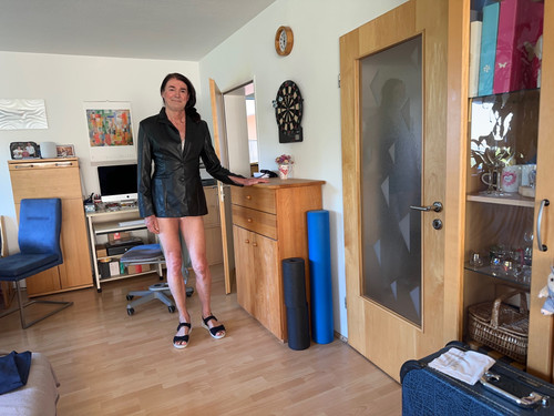 Gabriele Kleid im Blazer und Sandaletten.jpg