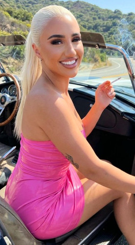 Janine wellnhammer pink Latex Smoking.jpg