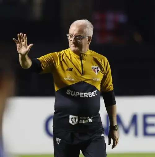 Dorival encontra solução genial para cobrir desfalques no meio-campo