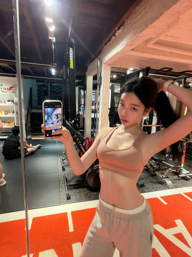 n.niniee 0b853d801358430e996257e67720d46a.jpg