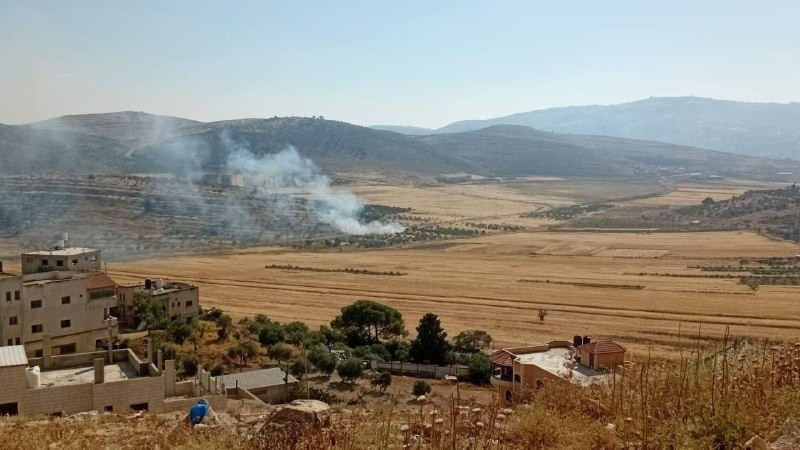 صورة| مستوطنون يشعلون النيران في سهل سالم شرق نابلس....