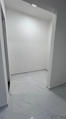 suite master closet.jpg