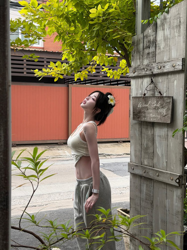 n.niniee e1547a0e71864a3c8cba68ff0f2f4b61.jpg