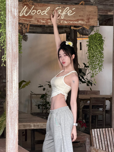 n.niniee 747618704d064bd4b8f41e71335e5316.jpg