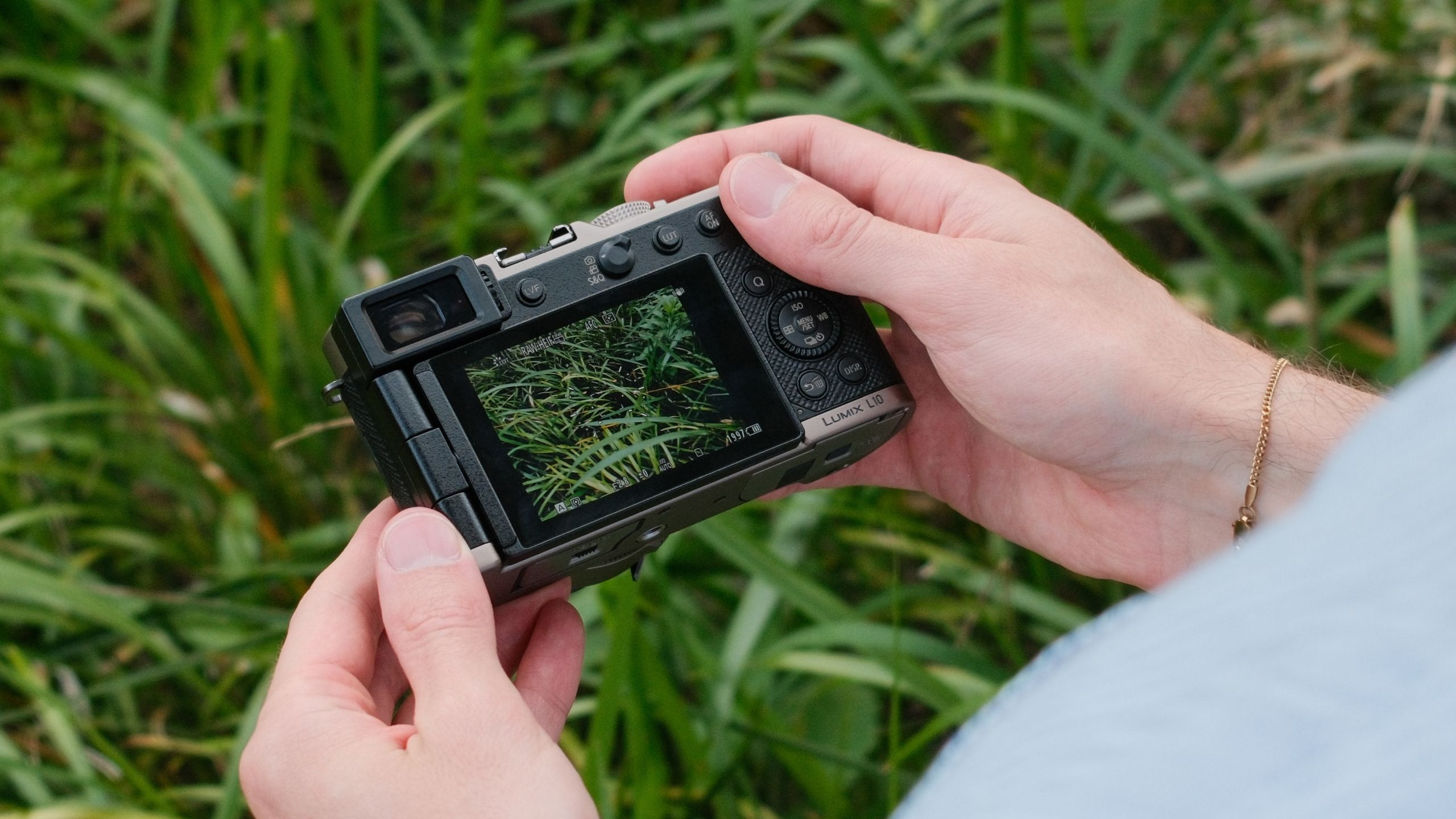 Fujifilm X100VI Bạc: Top Máy Ảnh Compac Nổi Bật 2026