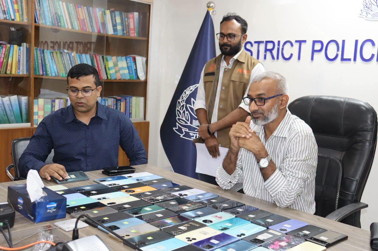 কক্সবাজারে উদ্ধার হওয়া ৬০টি হারানো মোবাইল ফোন প্রকৃত মালিকদের কাছে হস্তান্তর করল জেলা পুলিশ