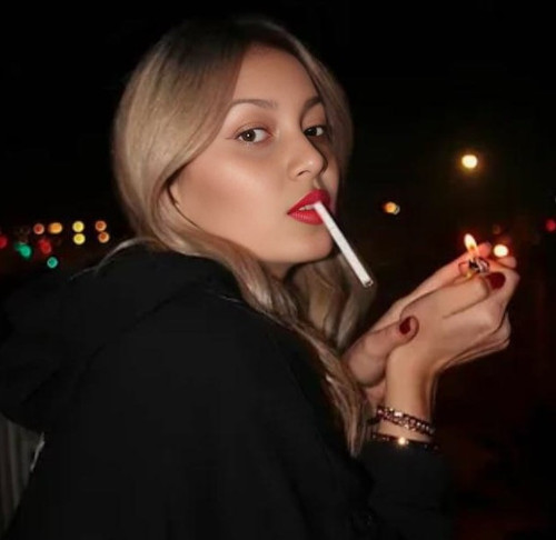 iiza smoking.jpg