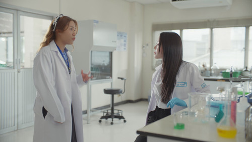 Chasing.Love.S01E01.Episode.1.2160p.NF.WEB DL.AAC.2.0.H.265 CHDWEB.mkv snapshot 05.34.000.jpg