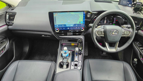 Lexus NX350h_Front Dashboard Overview.jpg
