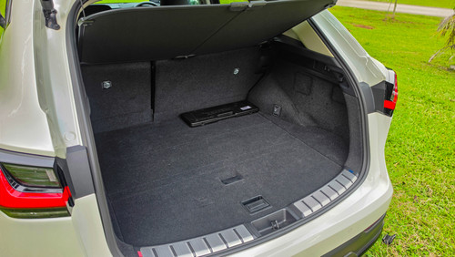 Lexus NX350h_Boot.jpg