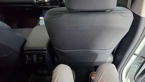 Lexus NX350h_Legroom_Rear.jpg