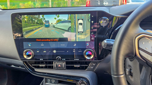 Lexus NX350h_Reverse Cam.jpg