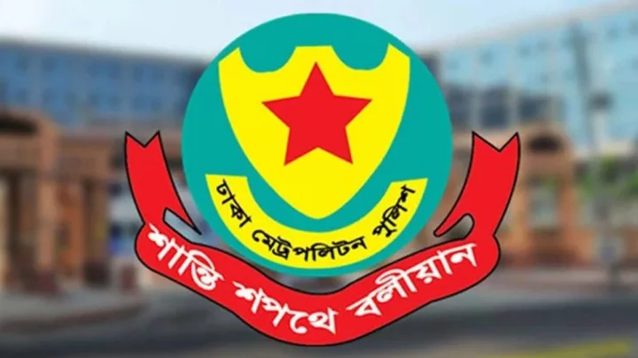 ঢাকার বিভিন্ন এলাকায় পুলিশের সাঁড়াশি অভিযান: একদিনে ৪৪২ জন গ্রেপ্তার ও বিপুল সরঞ্জাম উদ্ধার