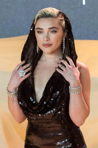 Florence Pugh's Molten Chrome Manicure Is Out Of….jpg