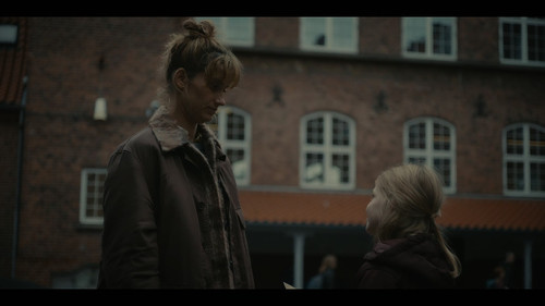 Kastanjemanden.S01E01.2160p.NF.WEB DL.CZ DA.DD+5.1.DoVi.HDR.H.265 playWEB.mkv 20260606 073022.617.jpg