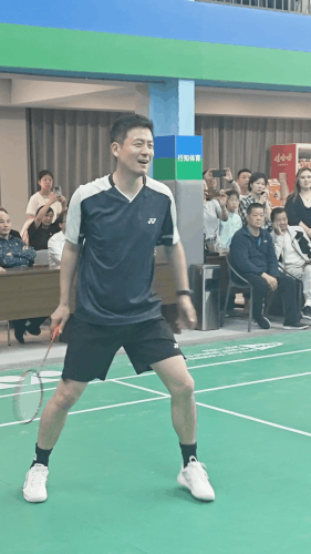0062BoZOgy1icuhy7oyong30u01hcx6z.gif