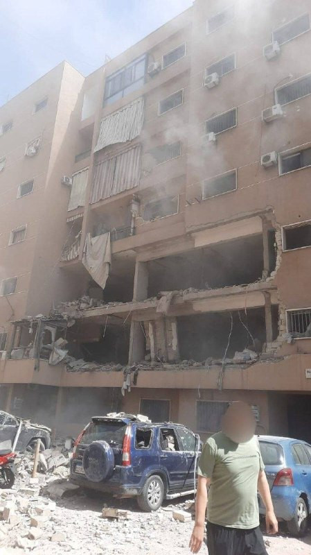 صورة| الشقة التي قصفها جيش الاحتلال داخل بناية في الضاحية الجنوبية لبيروت....