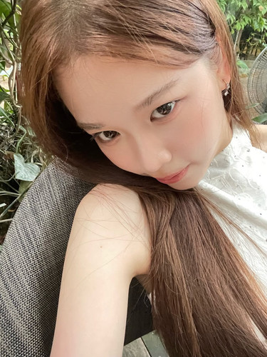 khaimook.bnk48official 654c106de71d4b188bce82185644af35.jpg