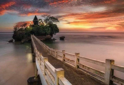 pantai balekambang.jpg