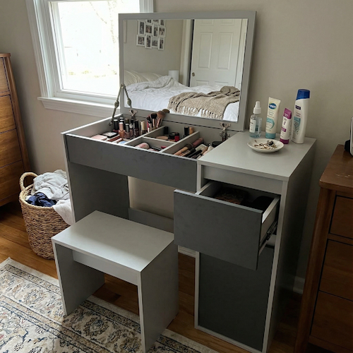 This makeup vanity desk is great for my small bedroom.png