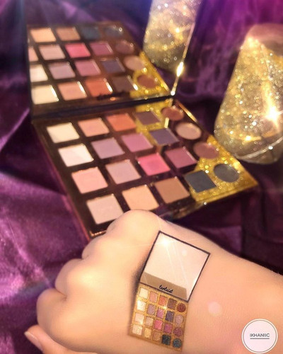 This makeup artist uses her hands as a screen for her arts and the result is amazing 59d11b9322bb0 7.jpg