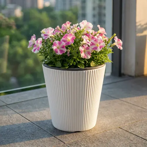 luna saksi 04 lifestyle balkon.webp