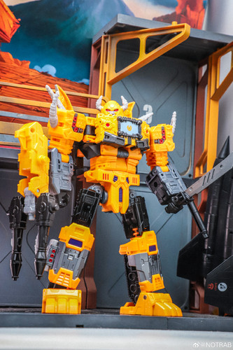 Age Of The Primes Herald Of Unicron 06.jpg