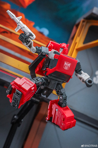 Studio Series Cliffjumper 05.jpg
