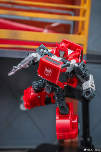 Studio Series Cliffjumper 04.jpg