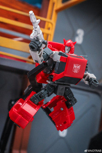 Studio Series Cliffjumper 03.jpg