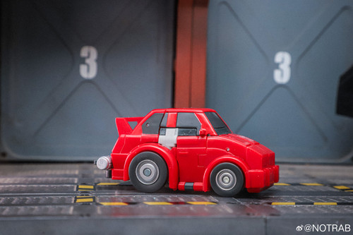 Studio Series Cliffjumper 08.jpg