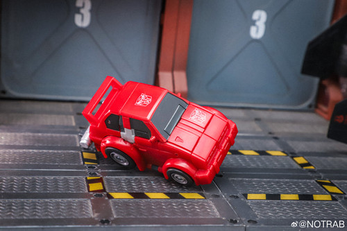 Studio Series Cliffjumper 09.jpg