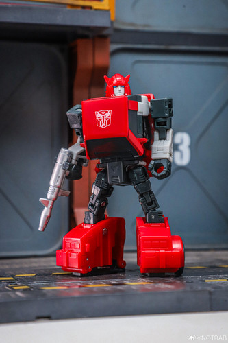 Studio Series Cliffjumper 01.jpg