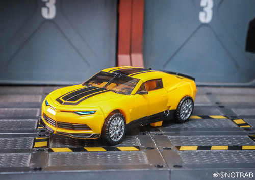 Studio Series Age Of Extinction Bumblebee 06.jpg